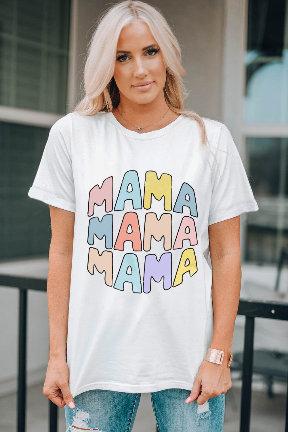 Weißes, lässiges T-Shirt mit Rundhalsausschnitt und MAMA-Slogan-Print