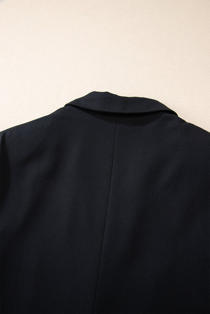 Schwarzer Blazer mit Revers, Pattentasche und Knöpfen