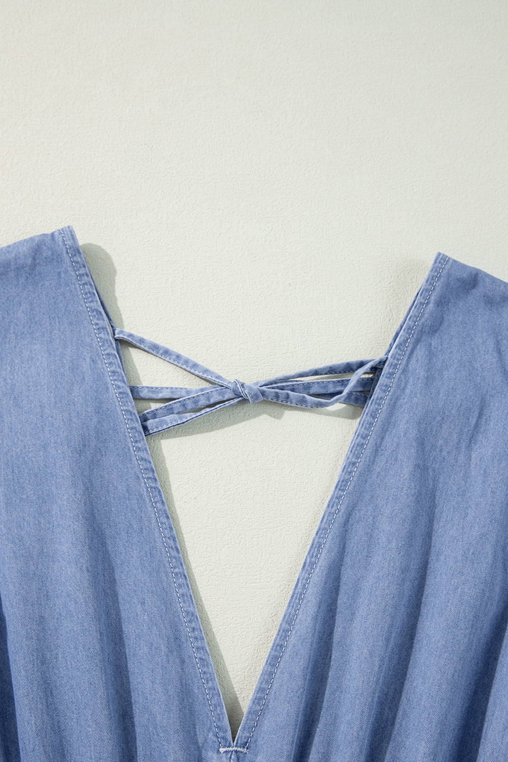 Myosotis Chambray Maxikleid mit tiefem V-Ausschnitt und Armbandärmeln