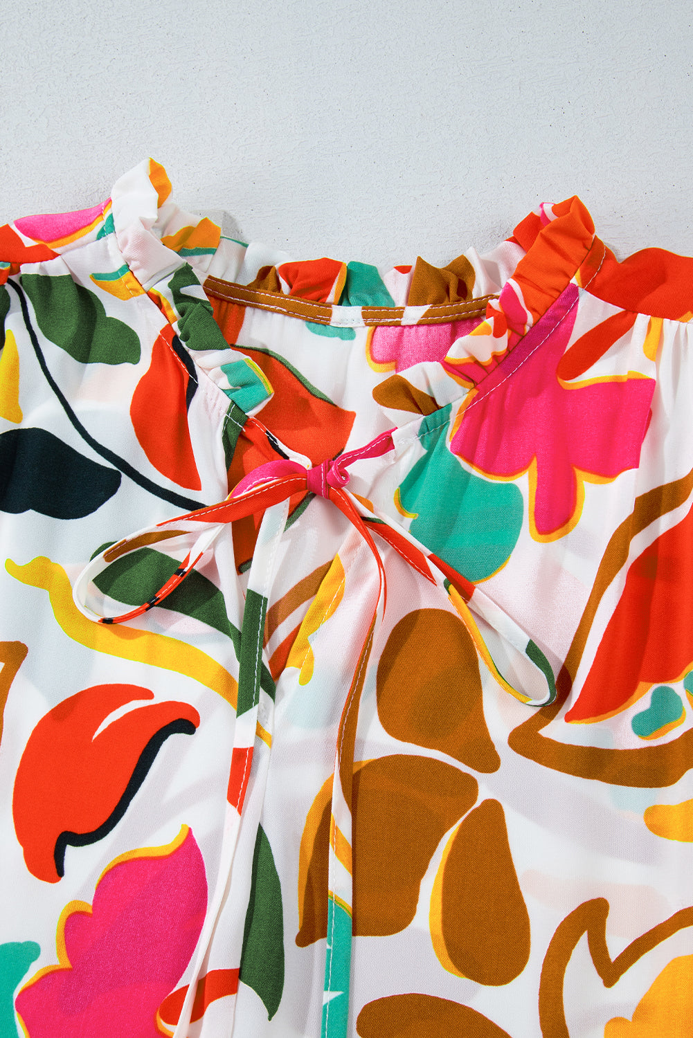 Oranges Kleid mit Blumenmuster und Kordelzug und V-Ausschnitt in Übergröße