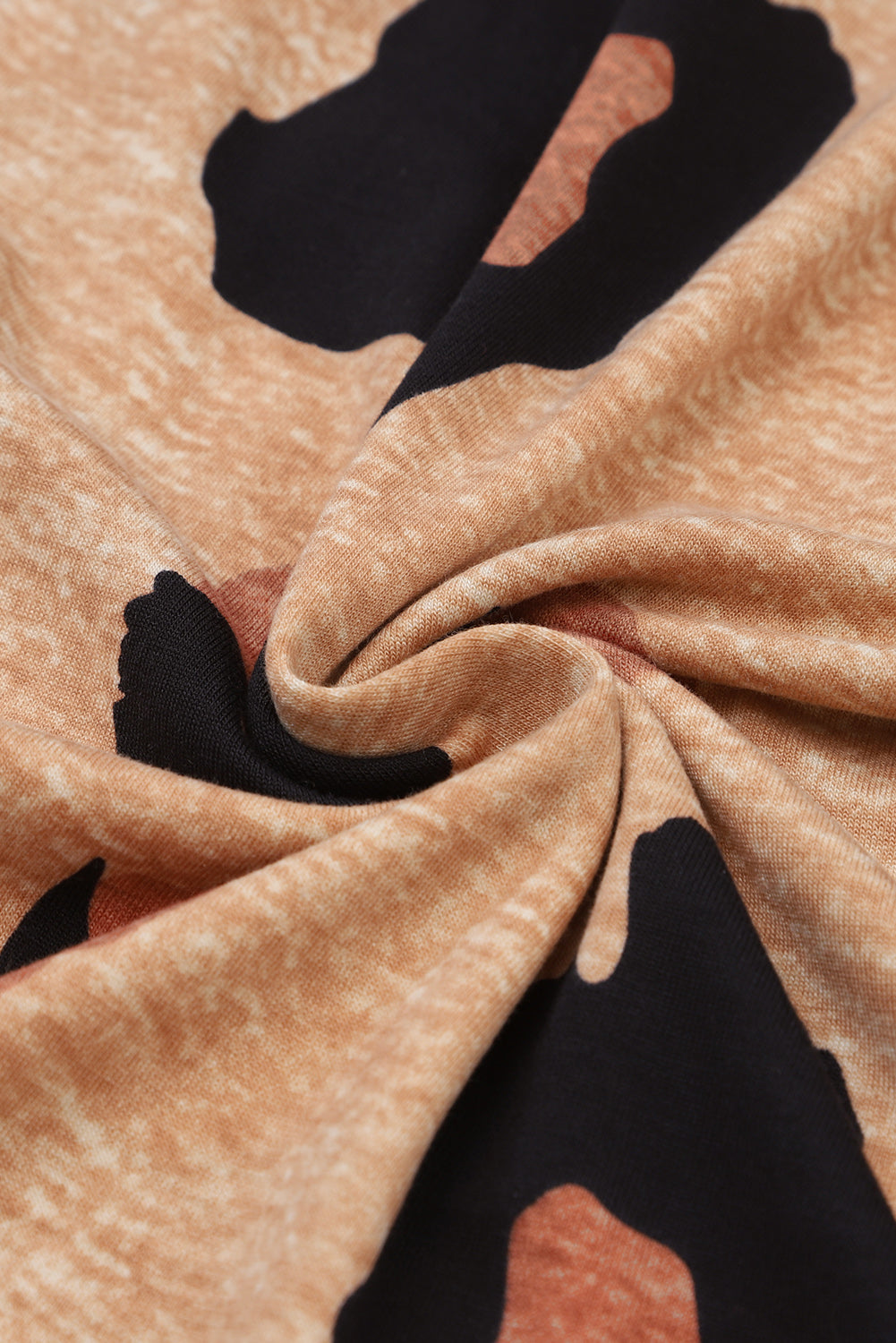 Lockeres Strickkleid mit Leopardenmuster und Knopfleiste vorne und Puffärmeln