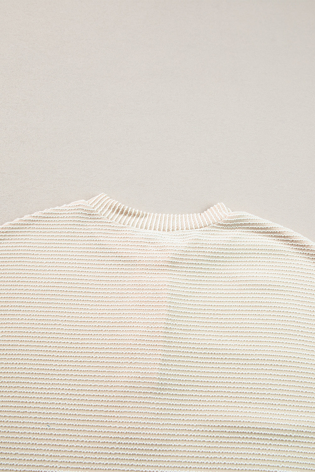 Aprikosenfarbenes Henley-Sweatshirt mit Kordelstruktur, Laternenärmeln und Knöpfen