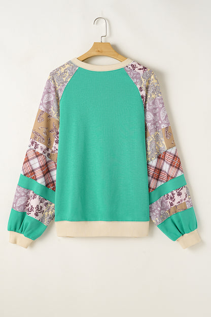 Himmelblaues Sweatshirt mit Raglanärmeln und kariertem Blumenmuster in Übergröße