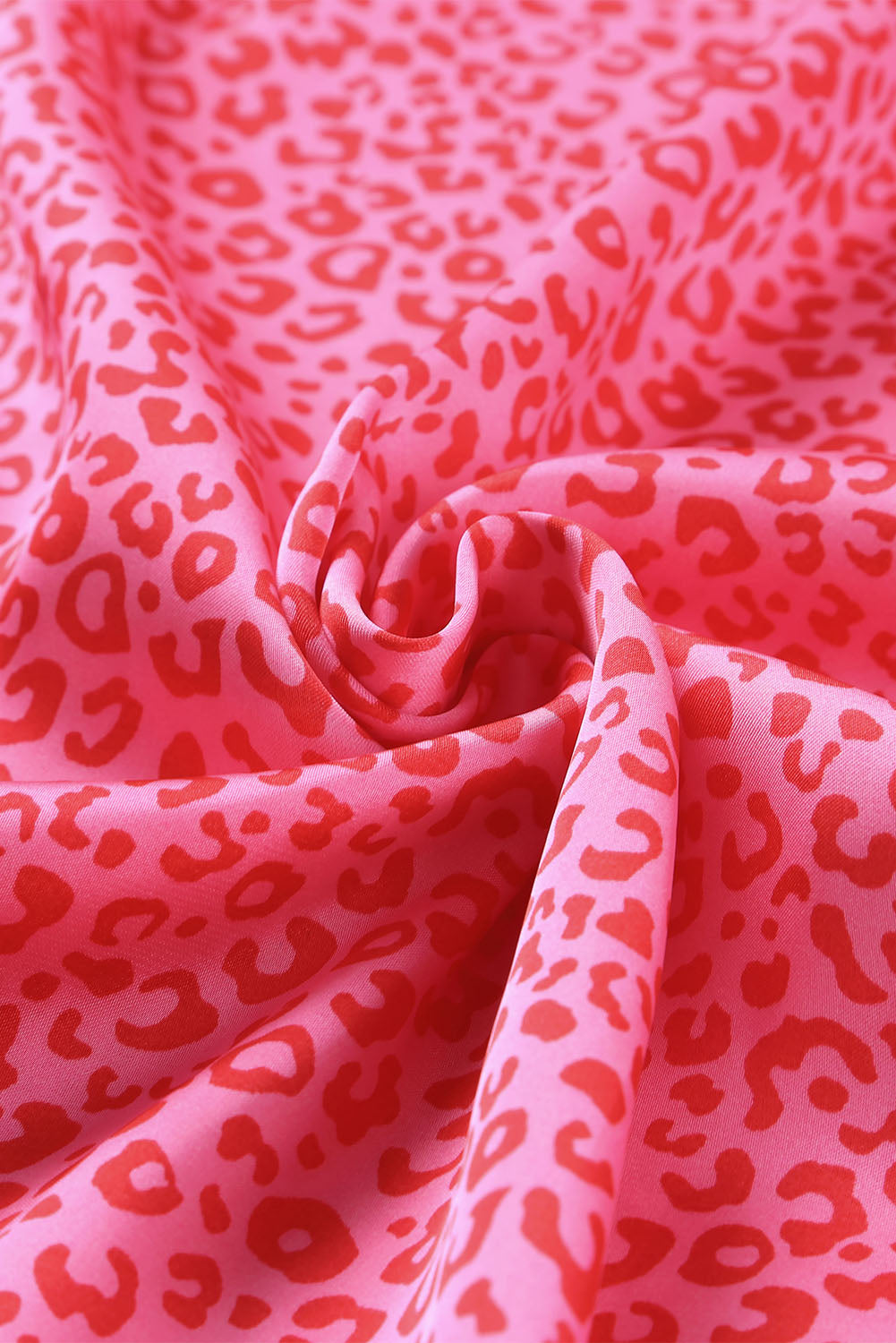 Oversize-Oberteil mit V-Ausschnitt und Halbarm und Leopardenmuster in Rosa