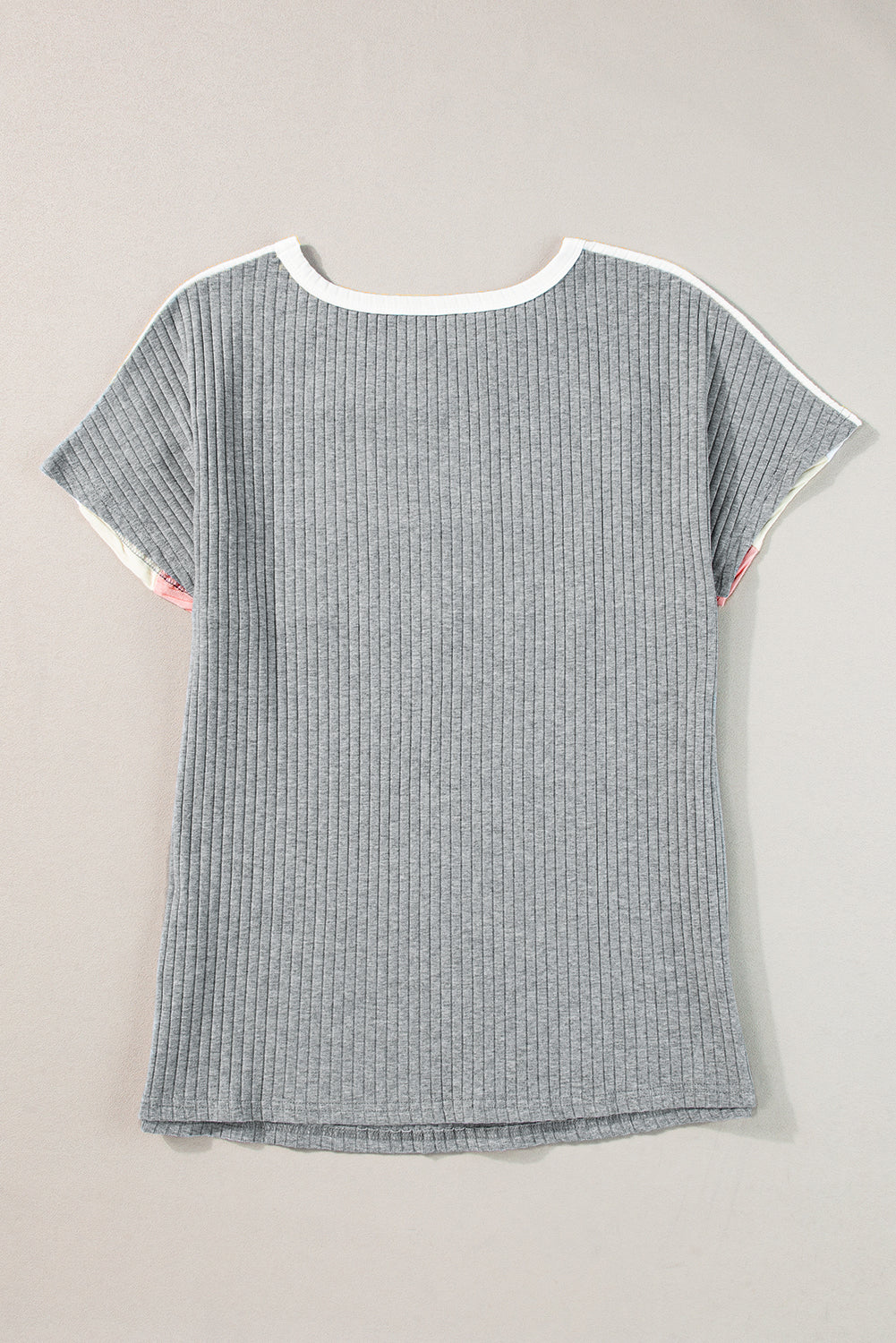 Graues geripptes T-Shirt mit Farbblock-Patchwork