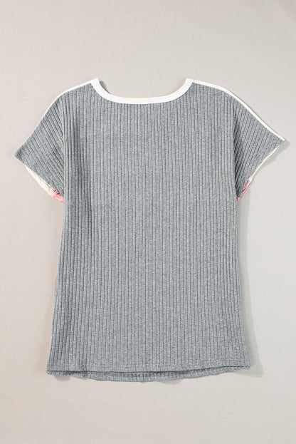 Graues geripptes T-Shirt mit Farbblock-Patchwork