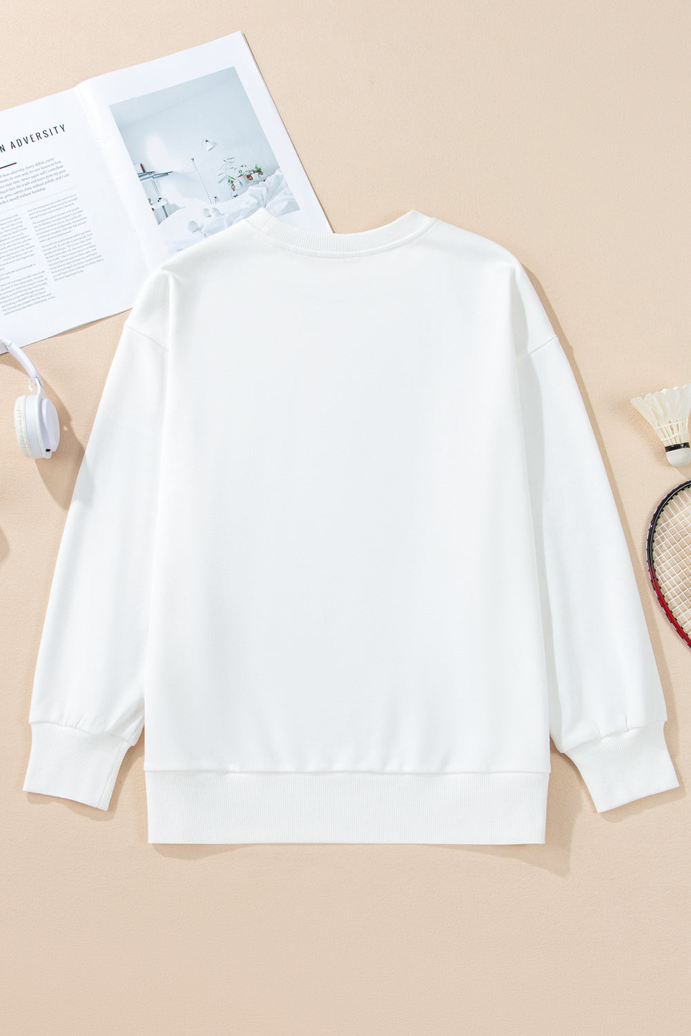 Weißes Lametta-Sweatshirt mit Game Day-Grafik und überschnittener Schulter