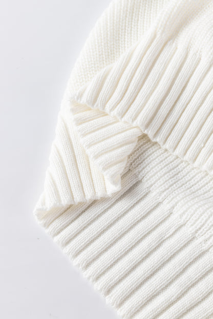 Weißer Pullover mit Blumenaufnähern und Bischofsärmeln