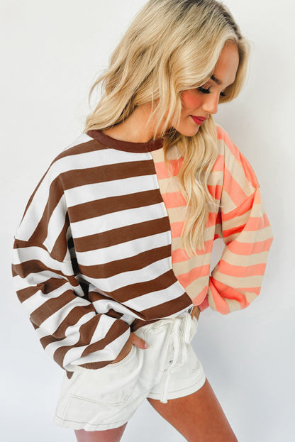 Braunes Pullover-Sweatshirt mit Streifen und Farbblockdesign und überschnittener Schulter