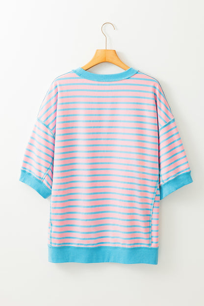 Rosa gestreiftes Oversize-T-Shirt mit Kontrastbesatz und sichtbaren Nähten, High Low