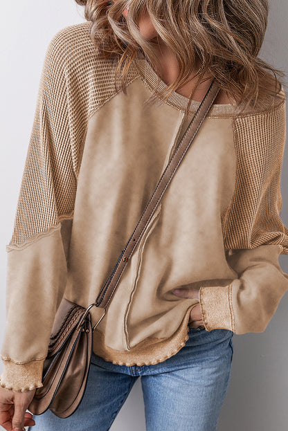Helles, französisches Beige, einfarbiges Waffelstrick-Patchwork-Sweatshirt mit Raglanärmeln