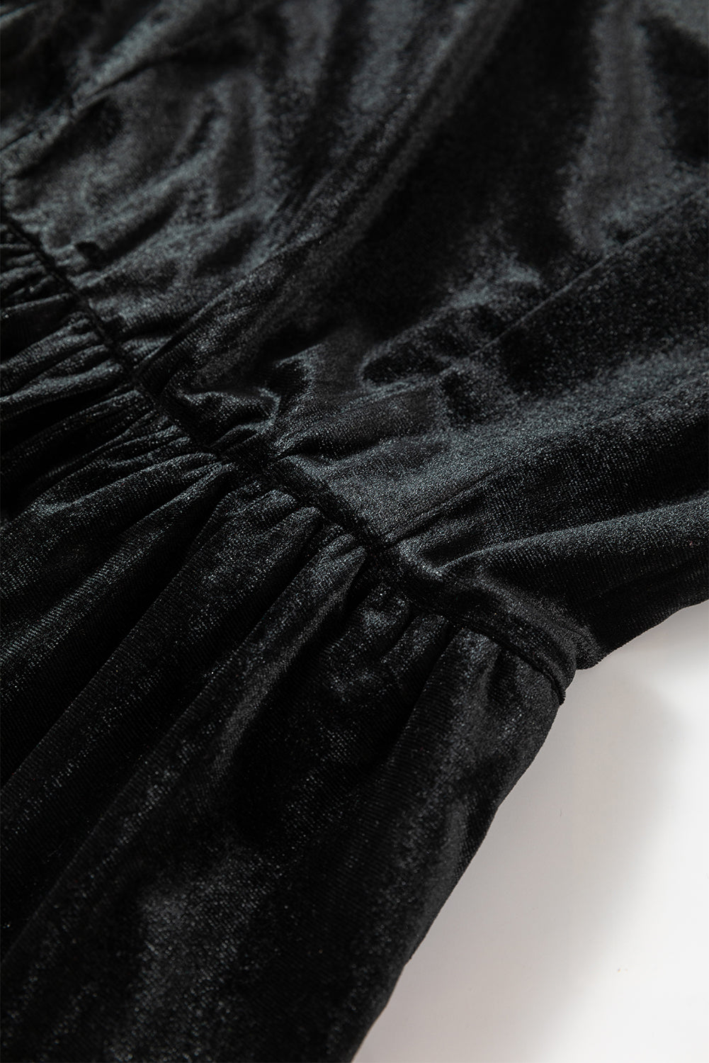 Schwarzes, ärmelloses Minikleid aus Samt mit quadratischem Ausschnitt und hoher Taille und Taschen