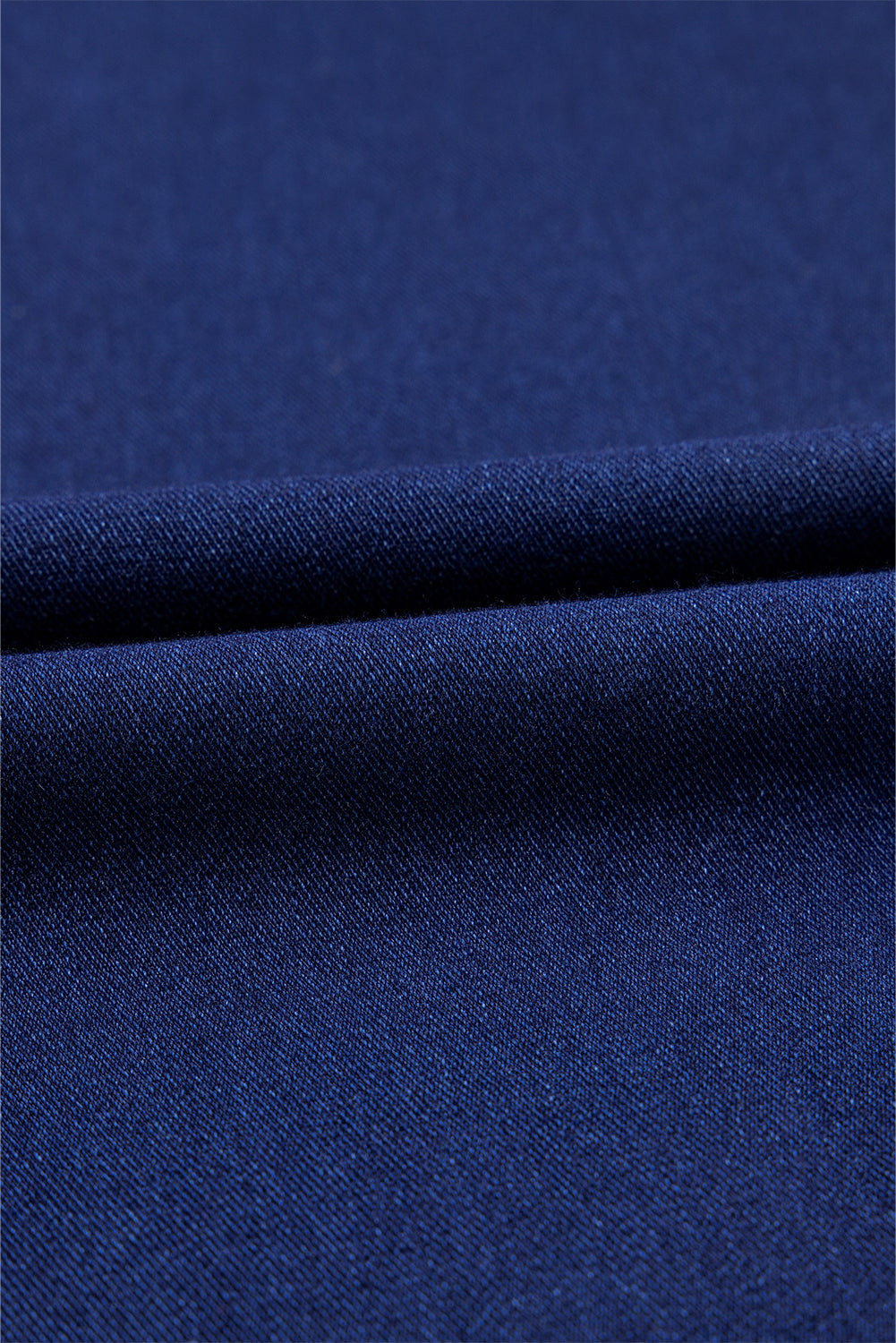 Dunkelblaue, einfarbige Schlagjeans mit gekreuzter High Waist