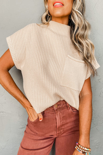 Haferflockenfarbener Rippstrickpullover mit aufgesetzten Taschen und kurzen Ärmeln