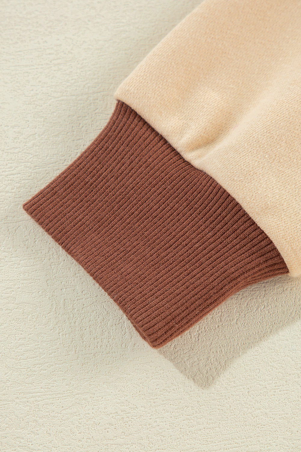 Helles French Beige gestreiftes Sweatshirt mit Colorblock-Patchwork-Kragen