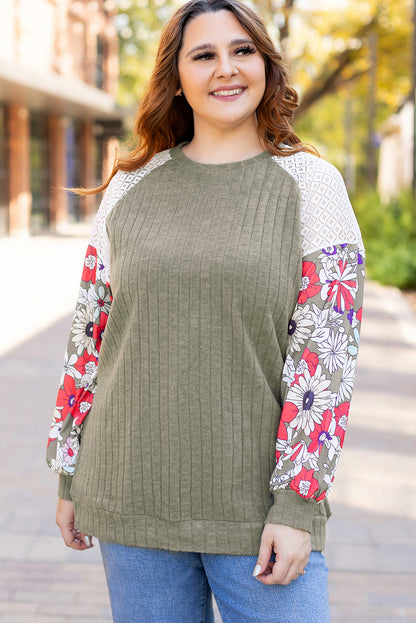 Vineyard Green – Bluse mit strukturiertem Patchwork-Blumenmuster und Raglanärmeln in Übergröße