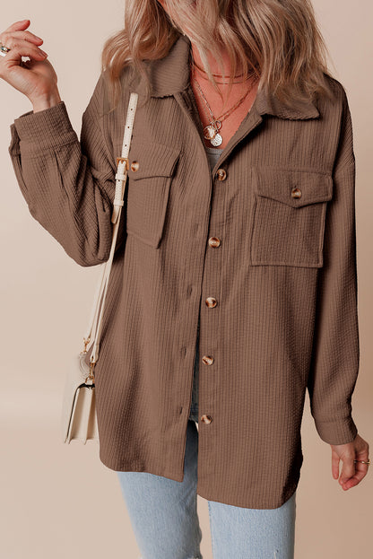Kastanienbraune Cord-Shacket mit Pattentasche und Knopfleiste