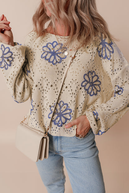Beigefarbener Pullover mit kontrastierendem Blumenmuster und überschnittener Schulter