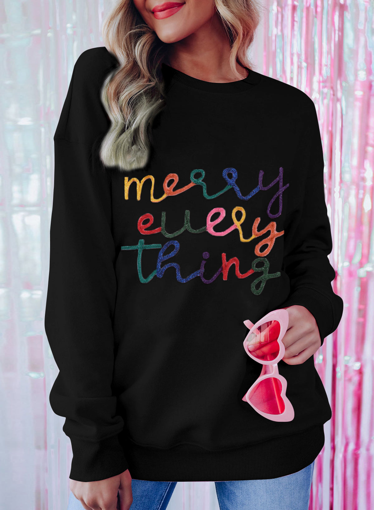 Schwarzes Sweatshirt mit „Merry Every Thing“-Lametta-Slogan