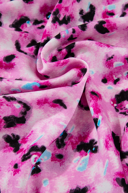 Kleid mit rosa Leopardenmuster, geknöpfter Vorderseite und 3/4-Ärmeln, gestuftem Rüschensaum