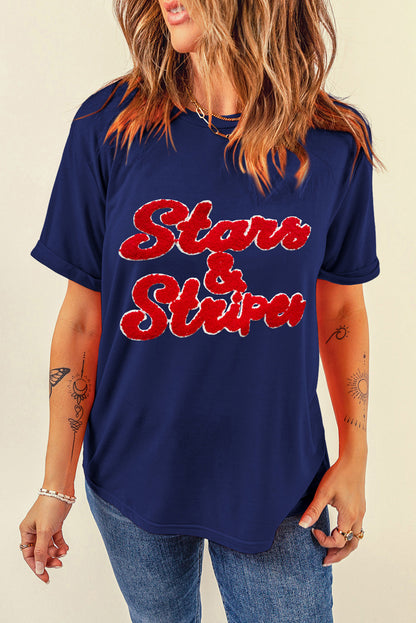 Blaues Chenille-T-Shirt mit Sternen und Streifen und Patch-Grafik