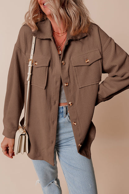Kastanienbraune Cord-Shacket mit Pattentasche und Knopfleiste