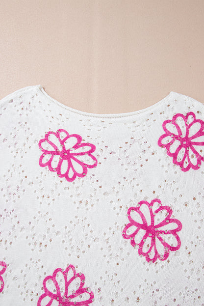 Weißer Pullover mit kontrastierendem Blumenmuster und überschnittener Schulter