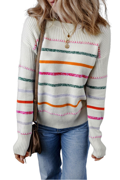 Weißer Pullover mit bunten Streifen und Rippenbesatz