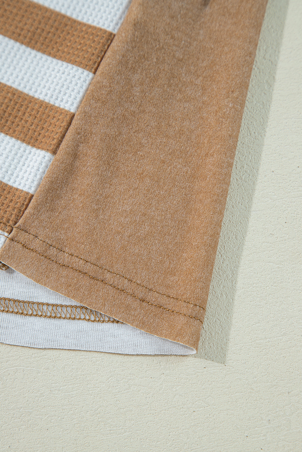 Khakifarbenes, gestreiftes, kariertes, gemischtes Druckmuster, Brusttasche, lässiges Oberteil in Übergröße