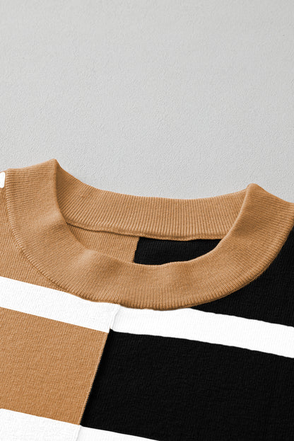Hellbeiger Oversize-Pullover mit Farbblockdesign