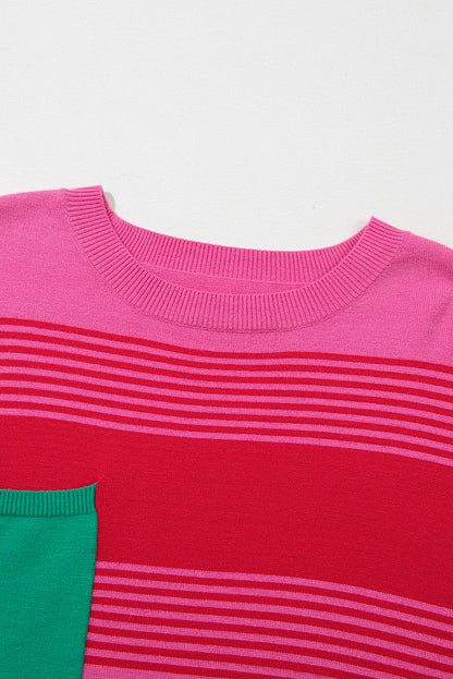 Rosa gestreifter Strickpullover mit aufgesetzten Taschen und überschnittener Schulter