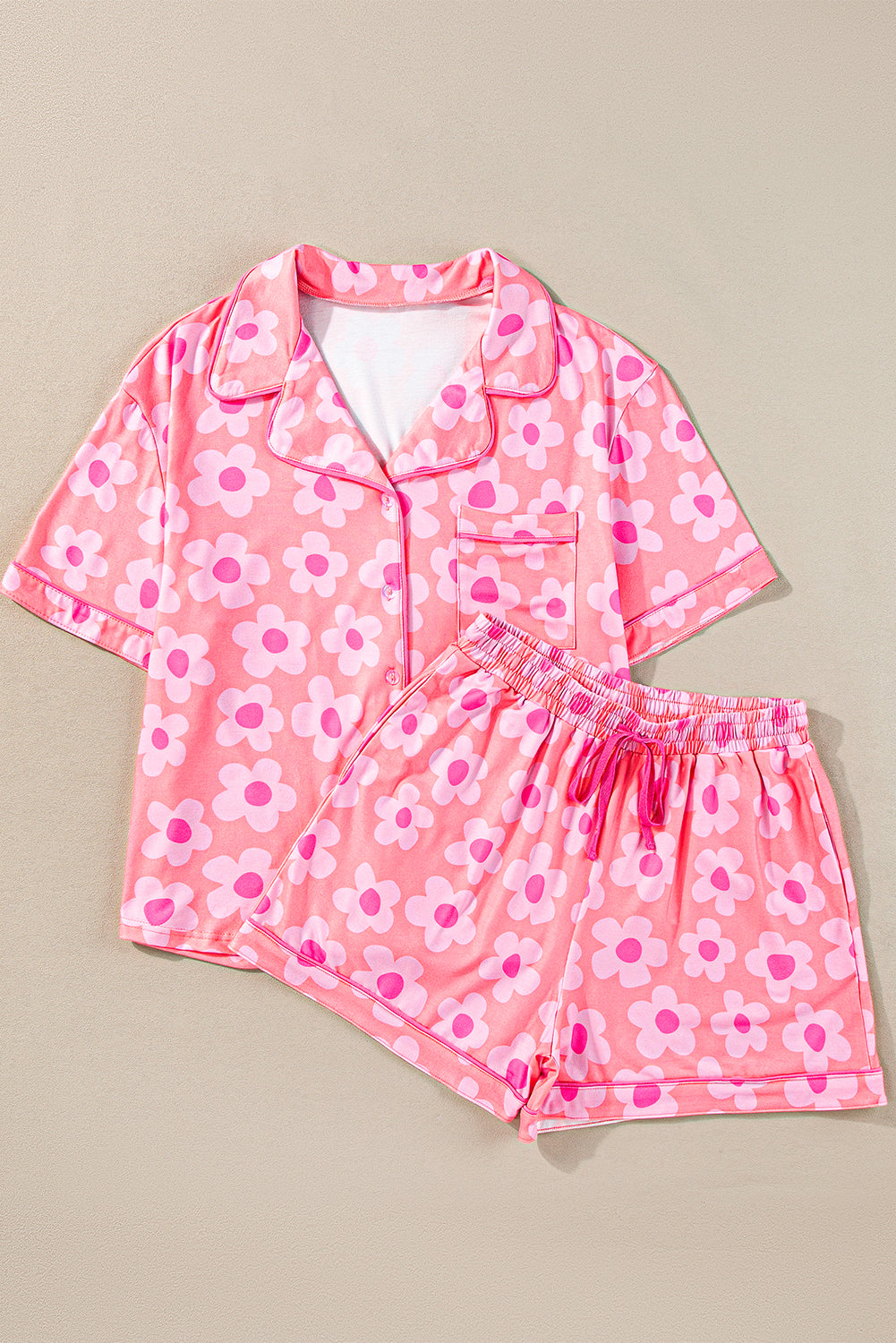 Rosa Pyjama-Set mit kurzärmligem Hemd und Blumenmuster