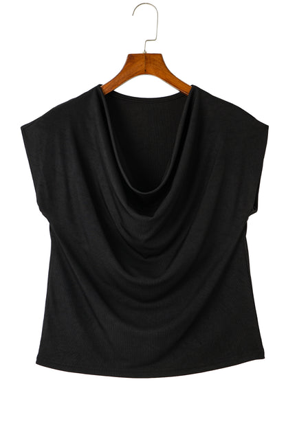 Schwarzes T-Shirt mit Wasserfallausschnitt und Fledermausärmeln