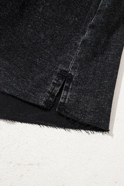 Carbongrauer, zerrissener Minirock aus Mineralwasch-Denim mit offenem Saum