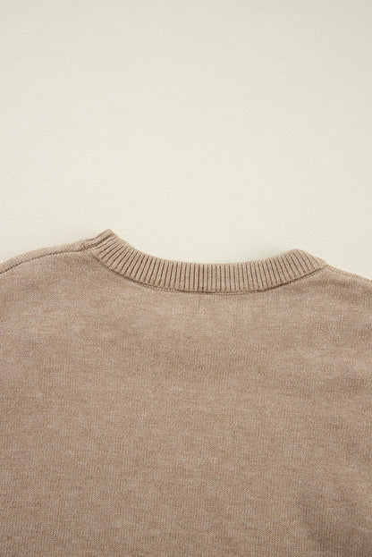 Rauchgrauer Pullover mit Perlenbesatz und überschnittener Schulterpartie und Rundhalsausschnitt