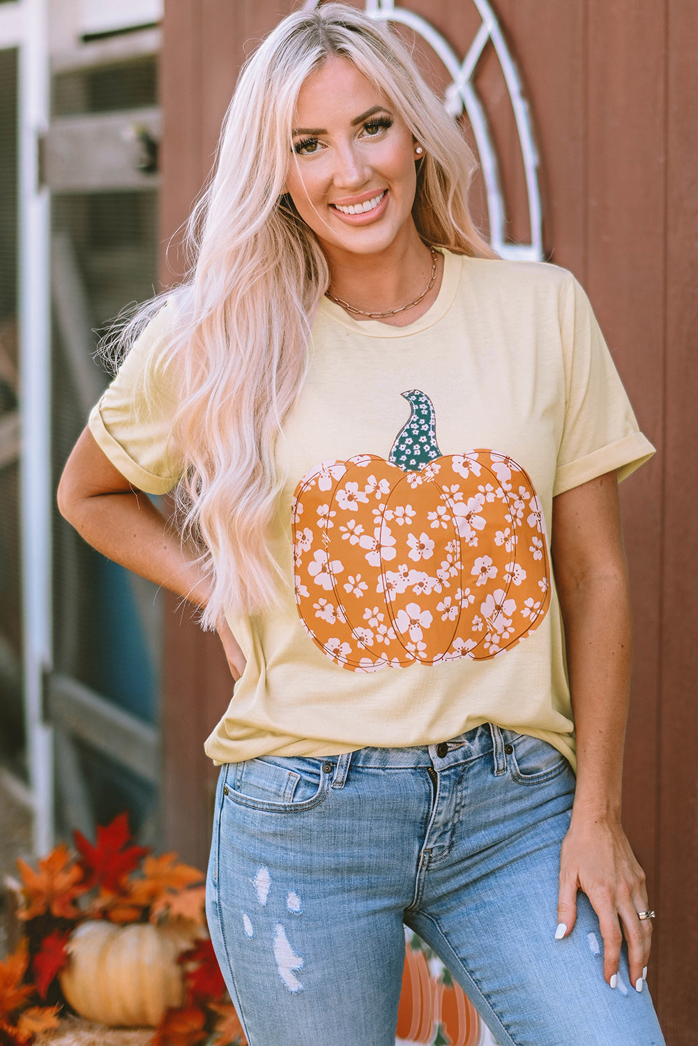 Khakifarbenes T-Shirt mit süßem Blumen- und Kürbis-Grafik