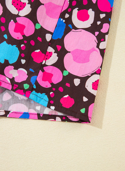 Kurzes Kleid mit abstraktem Rosendruck und V-Ausschnitt und Kragen, halblangen Ärmeln