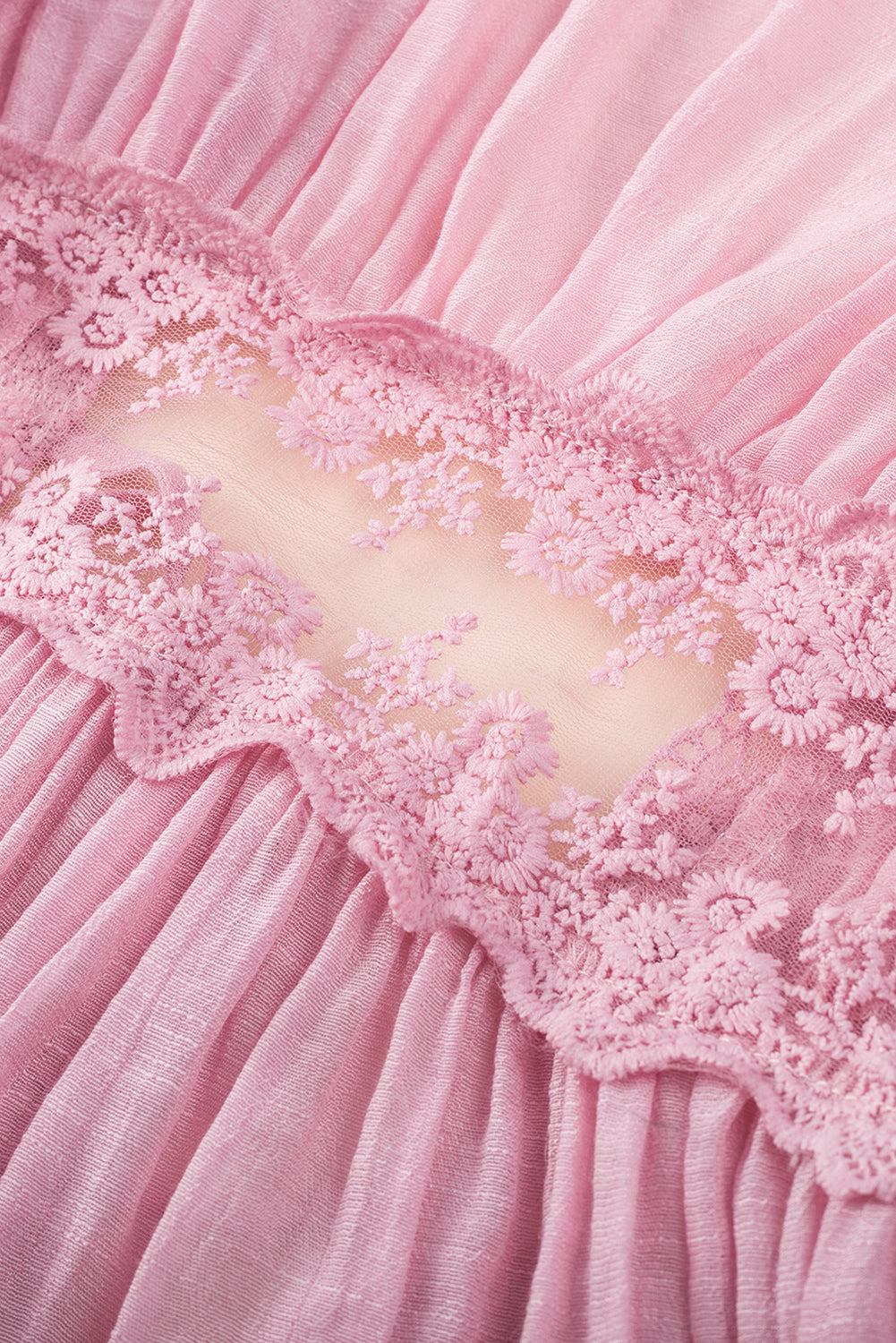 Hellrosa Maxi-Kimono mit offener Vorderseite und Spitzenspleiß