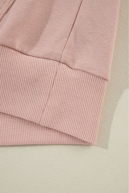 Fuchsiafarbener Kapuzenpullover mit Raglanärmeln und Nieten und Tasche