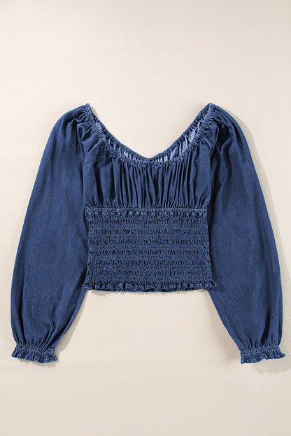 Dunkelblaue Jeansbluse mit gesmokten Rüschen und Puffärmeln sowie V-Ausschnitt