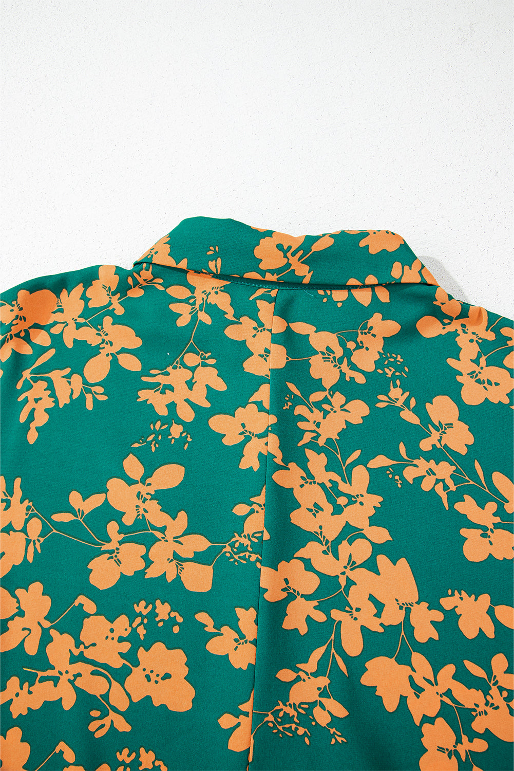 Grünes, fließendes, kurzes Tunika-Kleid mit Blumenmuster und Kordelzug