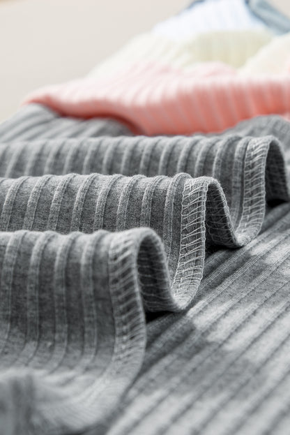 Graues geripptes T-Shirt mit Farbblock-Patchwork