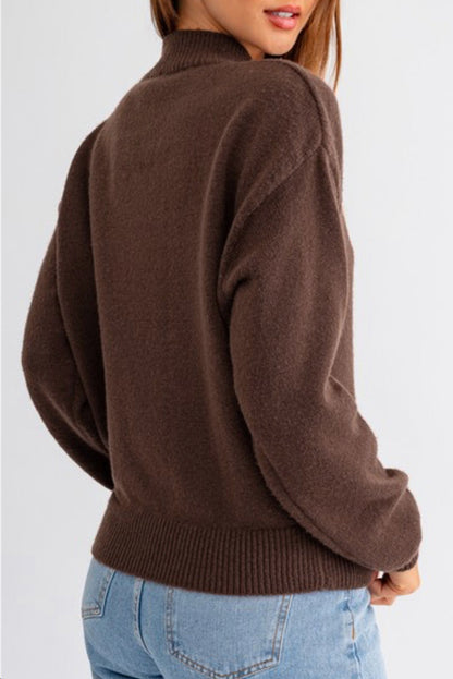 Kaffeefarbener Westernpullover mit Howdy Boot-Grafik und hohem Kragen