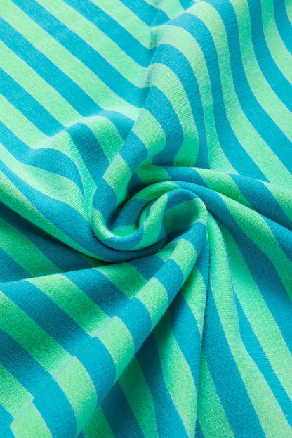 Übergroßes Pullover-Sweatshirt mit himmelblauen Streifen und Kontrastbesatz