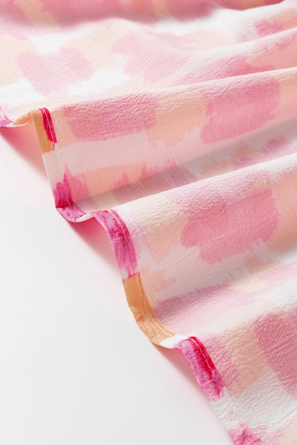 Rosafarbenes, ärmelloses Minikleid mit abstraktem Print und Rüschenkragen