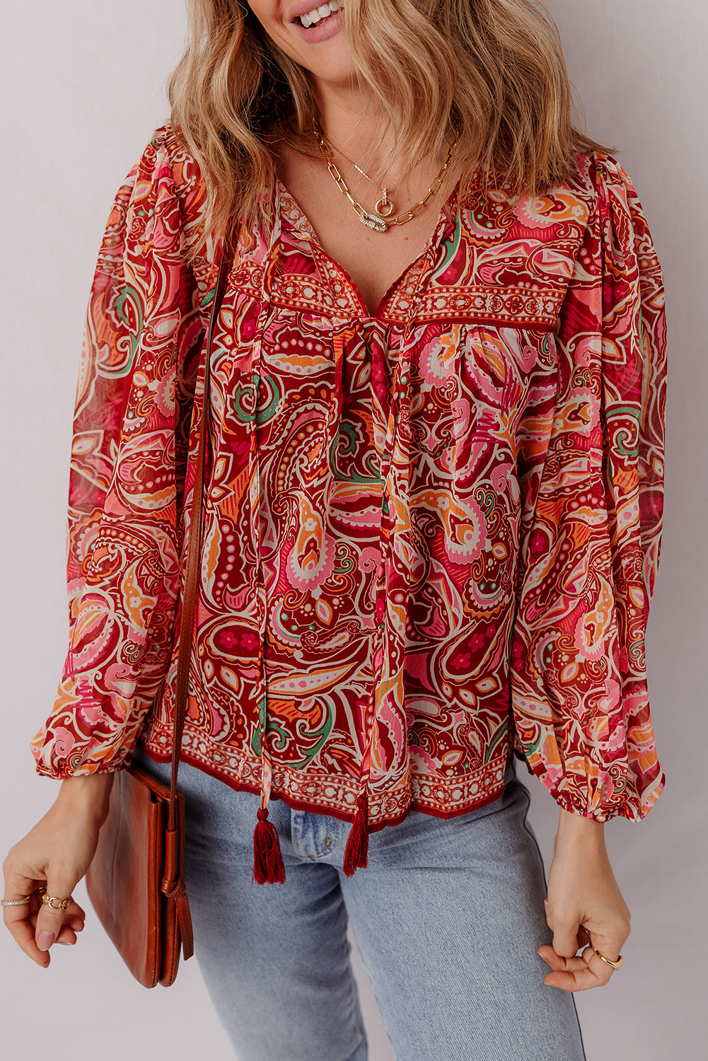 Mehrfarbige Boho-Bluse mit ethnischem Paisley-Print, Quaste und Puffärmeln