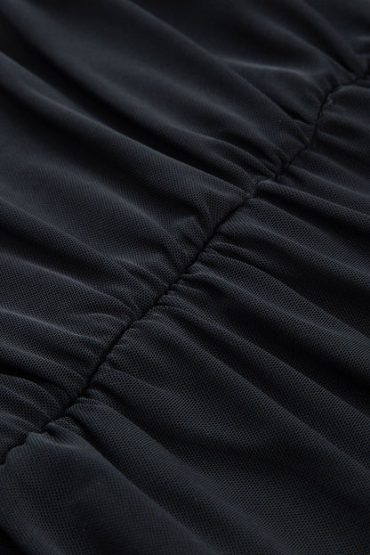 Schwarzes Langarm-Top mit One-Shoulder-Träger aus Netzstoff
