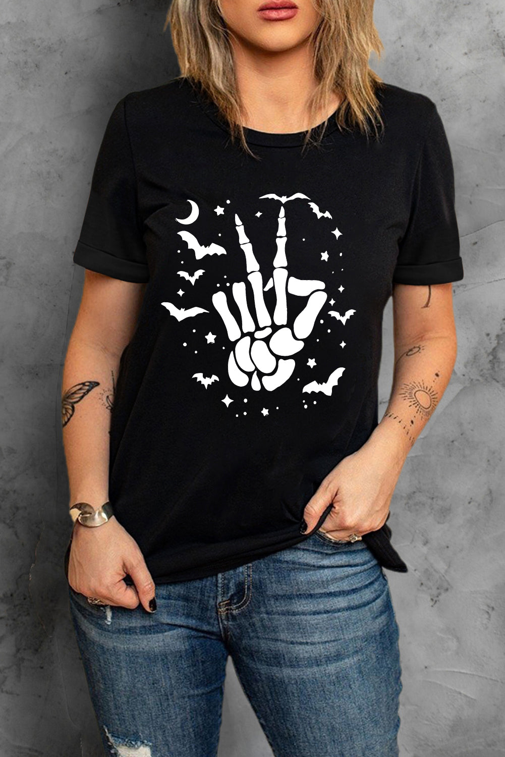 Schwarzes Halloween T-Shirt mit Fledermaus &amp; Skeletthand-Grafik