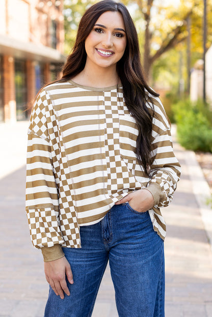 Khakifarbene Bluse mit Schachbrettmuster und Patchwork-Laternenärmeln und Taschen