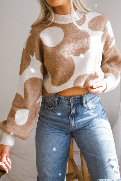 Khakifarbener Pullover mit überschnittener Schulter und großem Blumenmuster